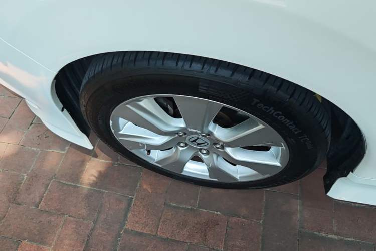 Used Honda Jade 2016 1.8L Automatic Comfort Elite Version 5 Seats Left Front Wheel Hub