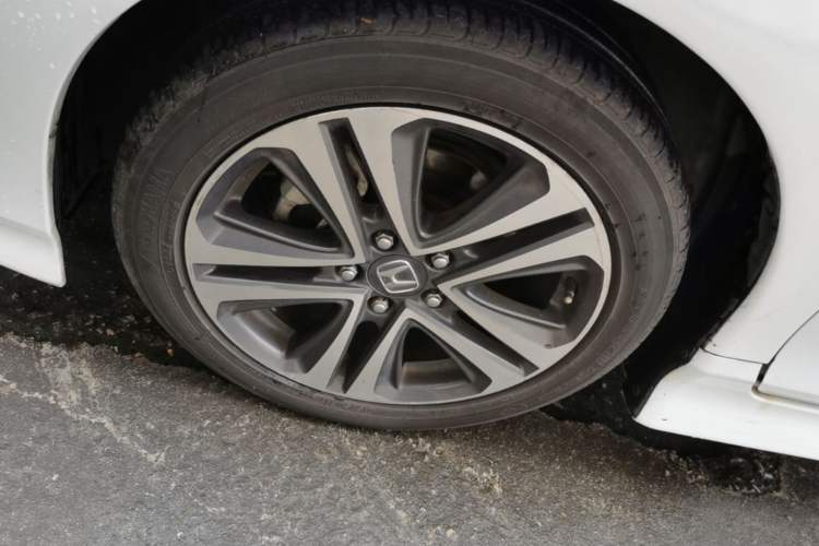 Used Honda Jade 2016 1.8L Automatic Comfort Elite Version 5 Seats Left Front Wheel Hub