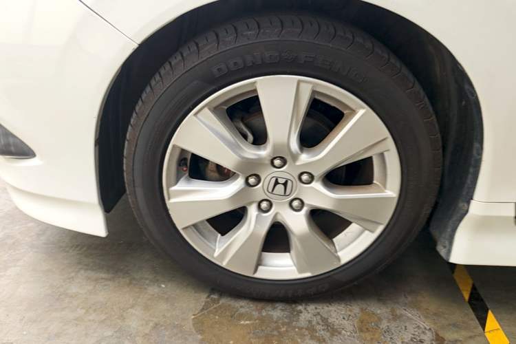 Used Honda Jade 2016 1.8L Automatic Comfort Version 5 Seats Left Front Wheel Hub