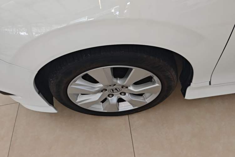 Used Honda Jade 2016 1.8L Automatic Comfort Version 5 Seats Left Front Wheel Hub
