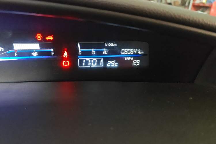 Used Honda Jade 2016 1.8L Automatic Comfort Elite Version 5 Seats Odometer Close Up