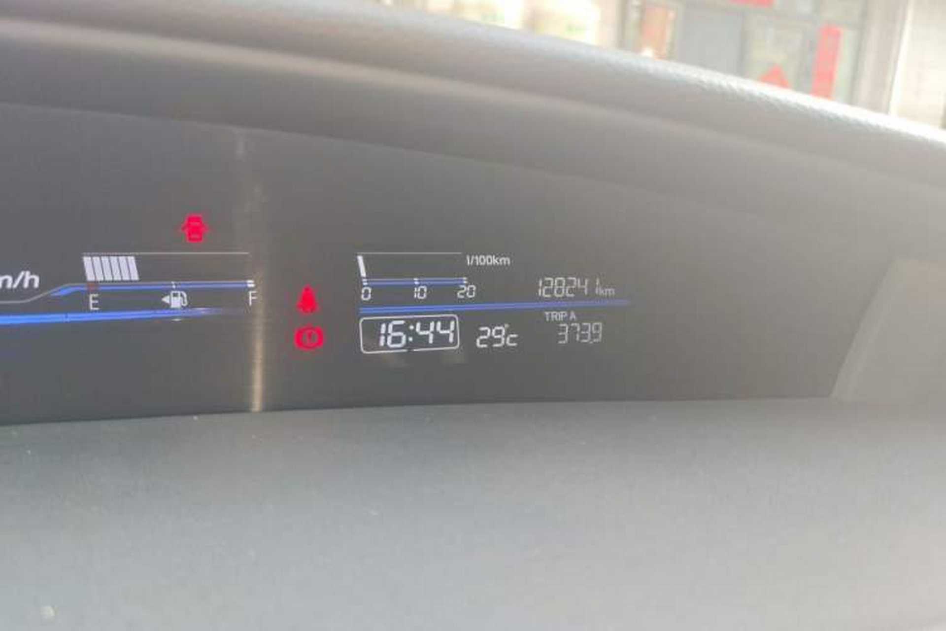 Used Honda Jade 2016 1.8L Automatic Comfort Version 5 Seats Odometer Close Up