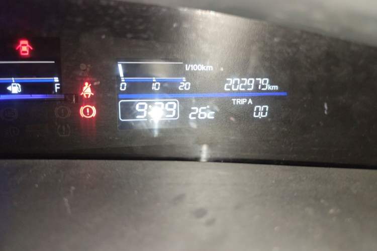 Used Honda Jade 2016 1.8L Automatic Comfort Elite Version 5 Seats Odometer Close Up