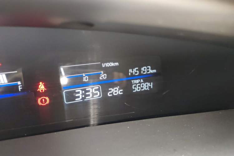 Used Honda Jade 2016 1.8L Automatic Comfort Elite Version 5 Seats Odometer Close Up