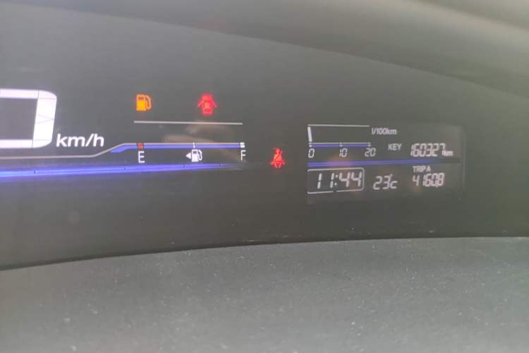 Used Honda Jade 2016 1.8L Automatic Comfort Elite Version 5 Seats Odometer Close Up