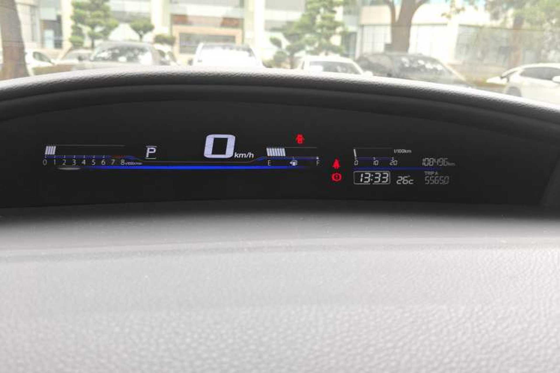 Used Honda Jade 2016 1.8L Automatic Comfort Version 5 Seats Odometer Close Up