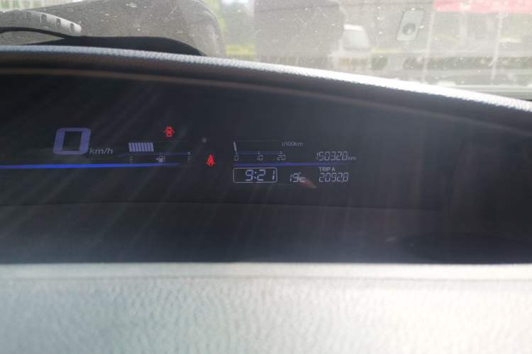 Used Honda Jade 2016 1.8L Automatic Comfort Version 5 Seats Odometer Close Up