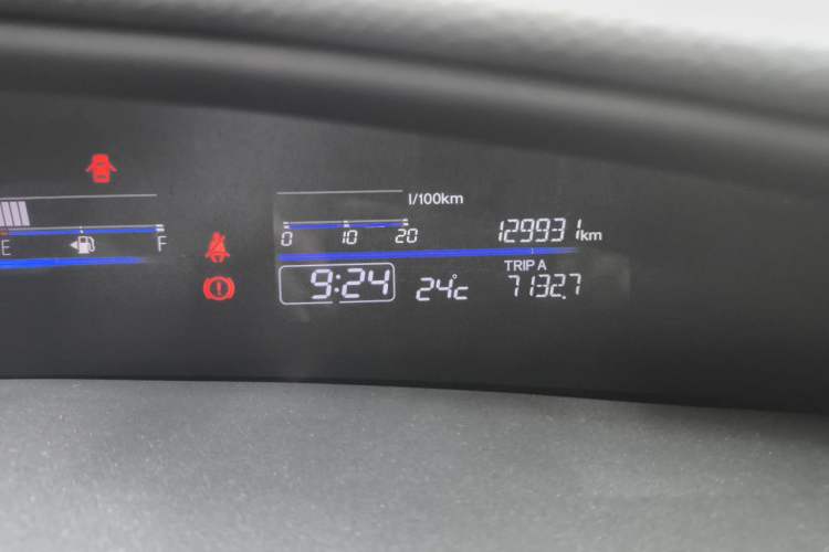 Used Honda Jade 2016 1.8L Automatic Comfort Version 5 Seats Odometer Close Up