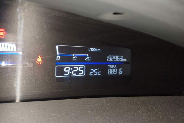 Used Honda Jade 2016 1.8L Automatic Comfort Elite Version 5 Seats Odometer Close Up