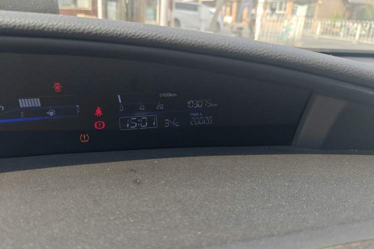 Used Honda Jade 2016 1.8L Automatic Comfort Elite Version 5 Seats Odometer Close Up