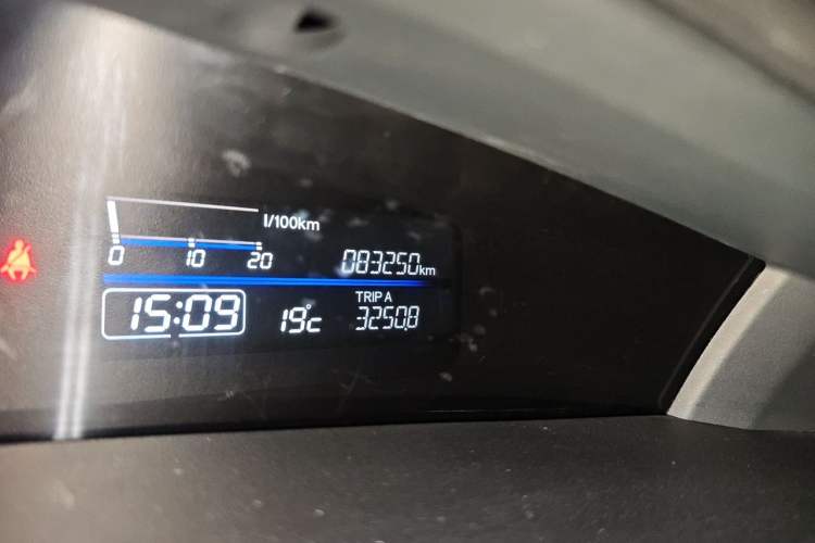 Used Honda Jade 2016 1.8L CVT Luxury Edition 5-seater Odometer Close Up