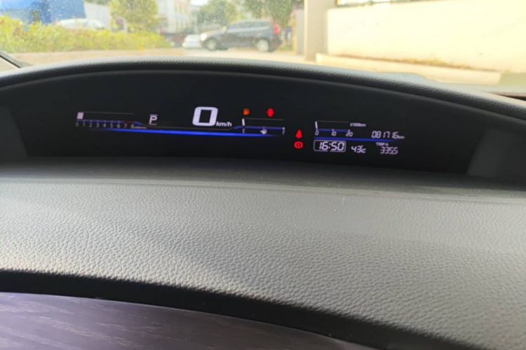 Used Honda Jade 2016 1.8L Automatic Comfort Elite Version 5 Seats Odometer Close Up