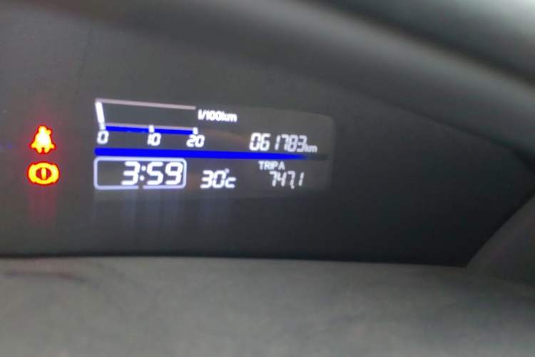 Used Honda Jade 2016 1.8L Automatic Comfort Elite Version 5 Seats Odometer Close Up