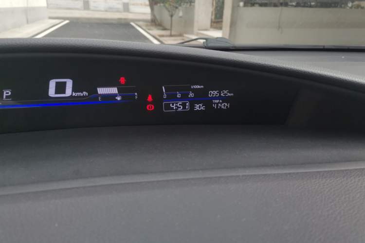 Used Honda Jade 2016 1.8L Automatic Comfort Elite Version 5 Seats Odometer Close Up