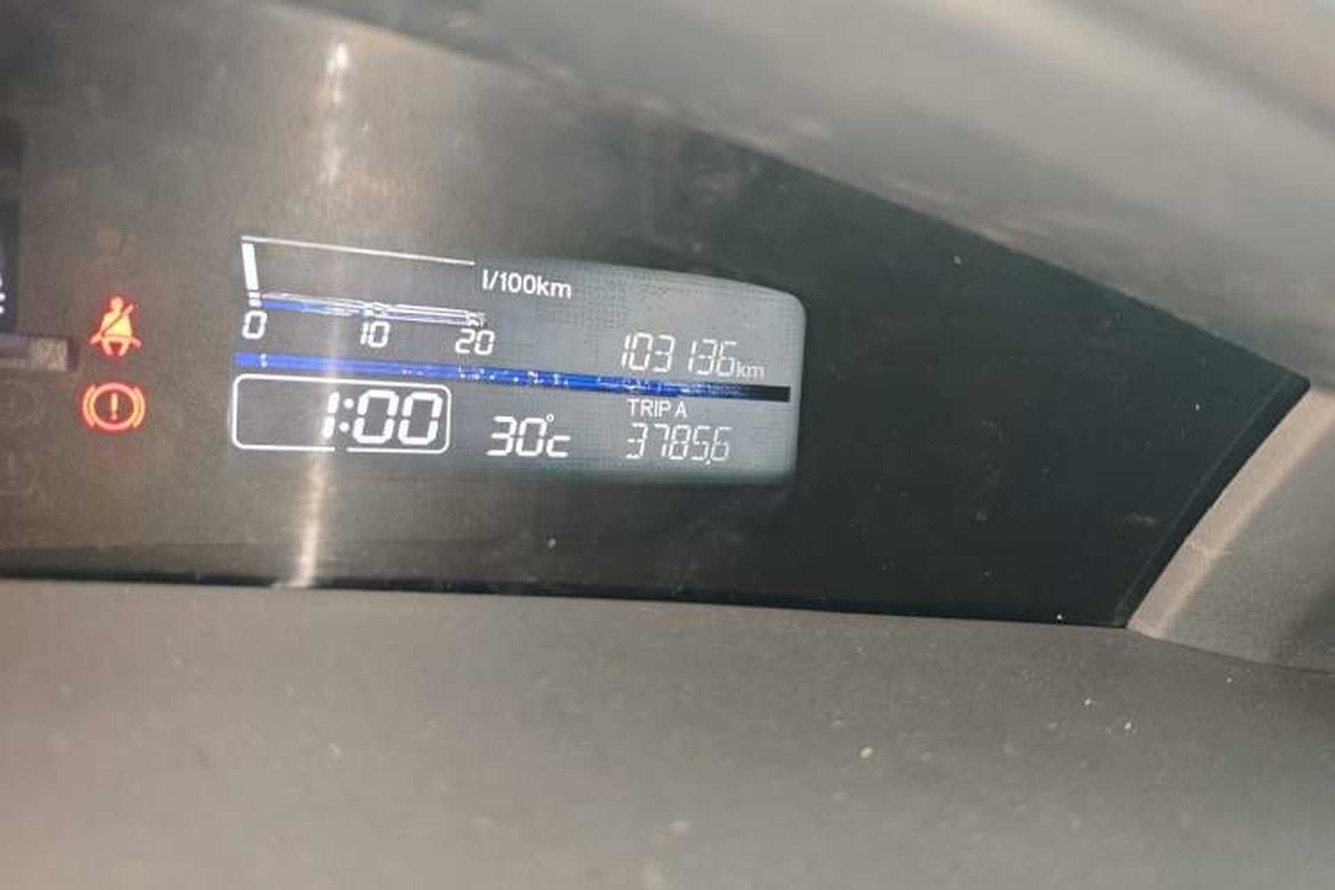 Used Honda Jade 2016 1.8L Automatic Comfort Elite Version 5 Seats Odometer Close Up