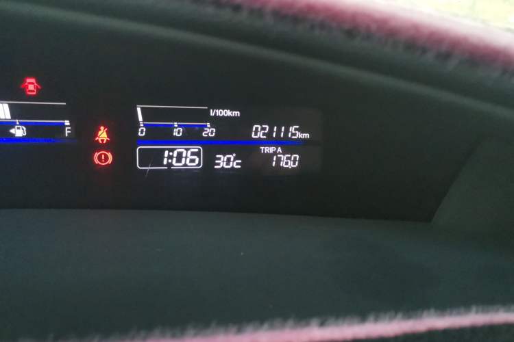 Used Honda Jade 2016 1.8L Automatic Comfort Elite Version 5 Seats Odometer Close Up