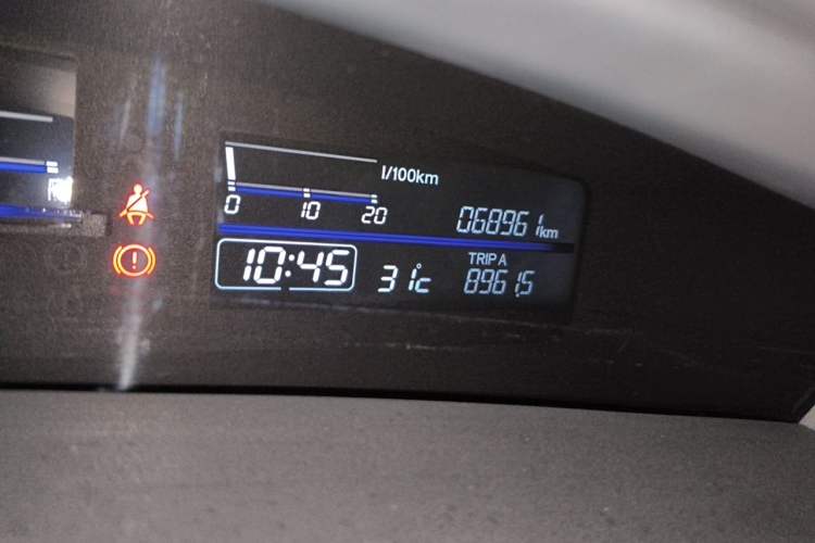 Used Honda Jade 2016 1.8L Automatic Comfort Version 5 Seats Odometer Close Up