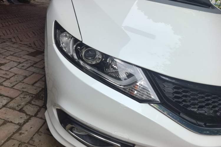 Used Honda Jade 2016 1.8L Automatic Comfort Elite Version 5 Seats Right Front Headlight