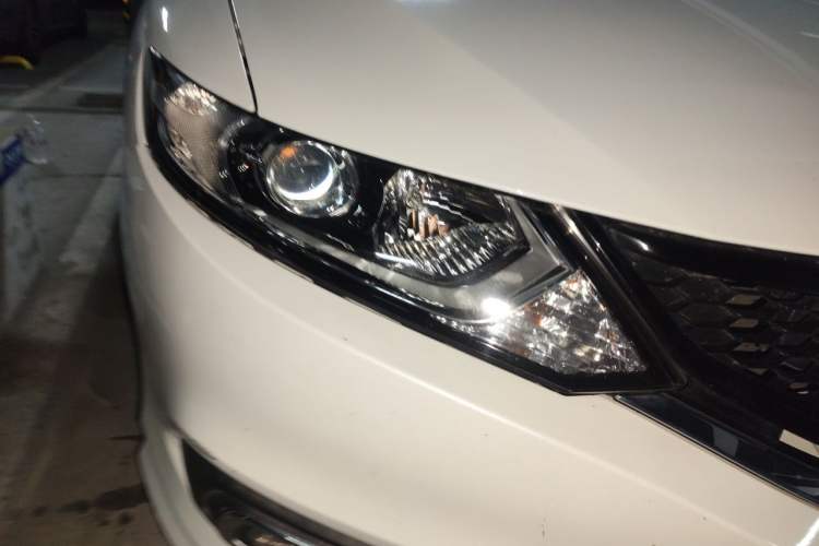 Used Honda Jade 2016 1.8L Automatic Comfort Elite Version 5 Seats Right Front Headlight