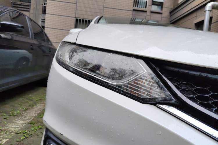 Used Honda Jade 2016 1.8L Automatic Comfort Elite Version 5 Seats Right Front Headlight