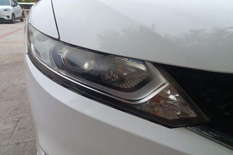 Used Honda Jade 2016 1.8L Automatic Comfort Elite Version 5 Seats Right Front Headlight