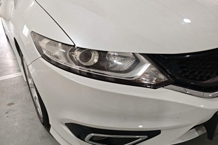 Used Honda Jade 2016 1.8L Automatic Comfort Elite Version 5 Seats Right Front Headlight