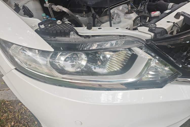 Used Honda Jade 2016 1.8L Automatic Comfort Elite Version 5 Seats Right Front Headlight