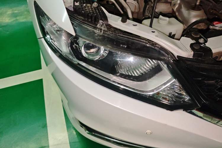 Used Honda Jade 2016 1.8L Automatic Comfort Elite Version 5 Seats Right Front Headlight