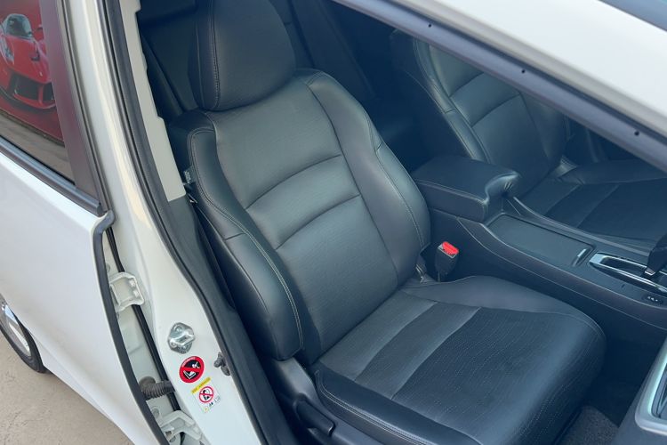 Used Honda Jade 2016 1.8L CVT Luxury Edition 5-seater Right Front Seat