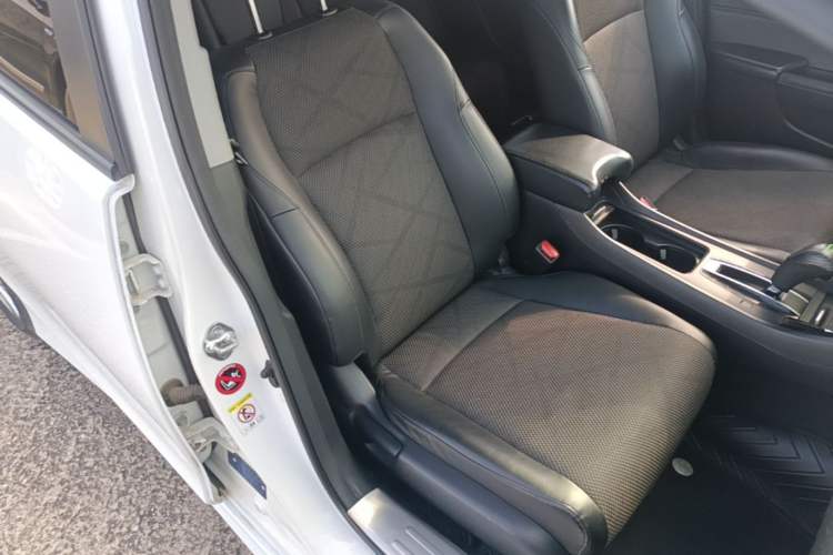 Used Honda Jade 2016 1.8L Automatic Comfort Elite Version 5 Seats Right Front Seat