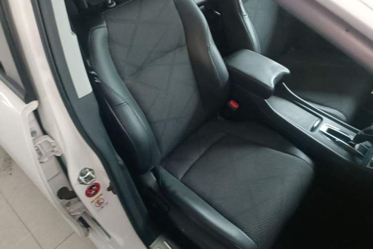 Used Honda Jade 2016 1.8L Automatic Comfort Elite Version 5 Seats Right Front Seat