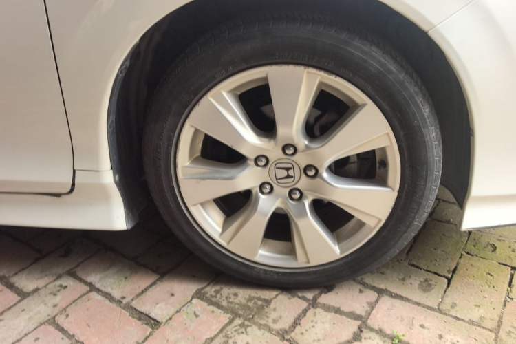Used Honda Jade 2016 1.8L Automatic Comfort Elite Version 5 Seats Right Front Wheel Hub
