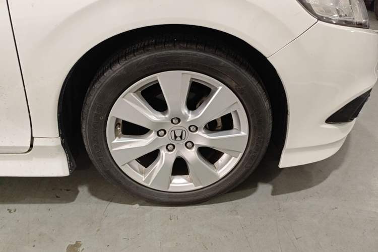 Used Honda Jade 2016 1.8L Automatic Comfort Elite Version 5 Seats Right Front Wheel Hub