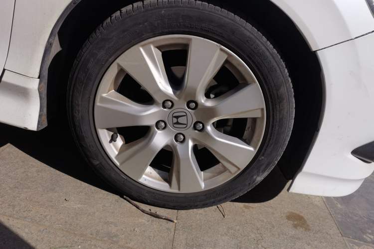 Used Honda Jade 2016 1.8L Automatic Comfort Version 5 Seats Right Front Wheel Hub