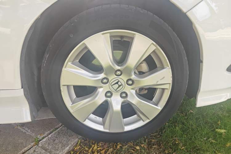 Used Honda Jade 2016 1.8L Automatic Comfort Elite Version 5 Seats Right Front Wheel Hub