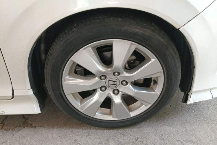 Used Honda Jade 2016 1.8L Automatic Comfort Elite Version 5 Seats Right Front Wheel Hub