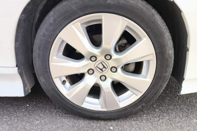 Used Honda Jade 2016 1.8L Automatic Comfort Version 5 Seats Right Front Wheel Hub