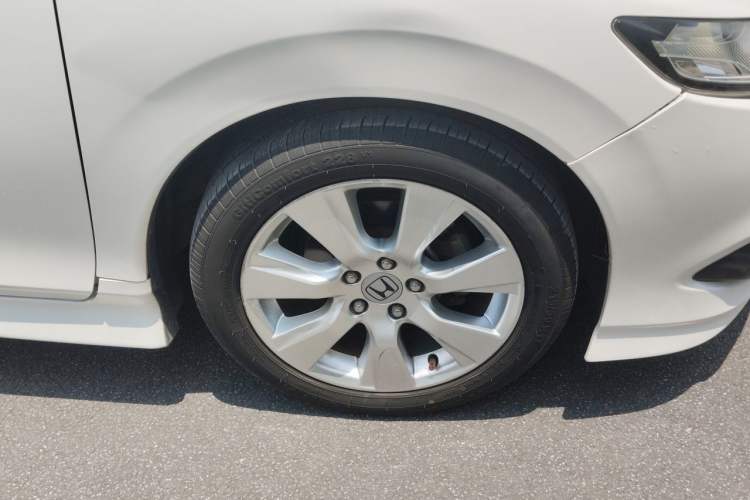 Used Honda Jade 2016 1.8L Automatic Comfort Elite Version 5 Seats Right Front Wheel Hub