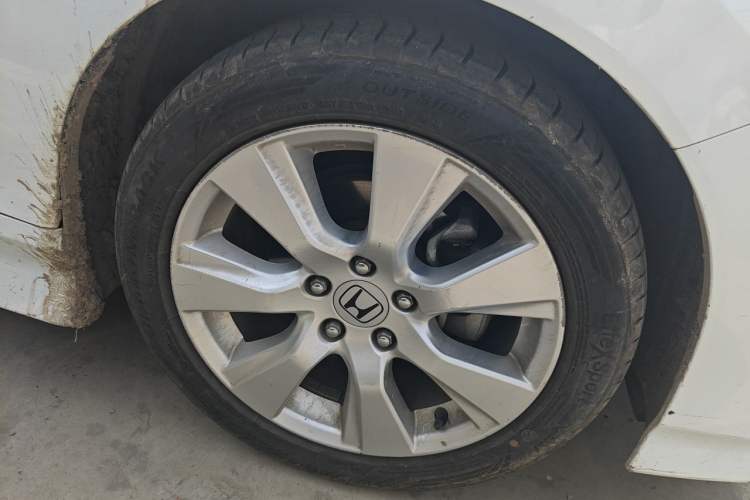 Used Honda Jade 2016 1.8L Automatic Comfort Elite Version 5 Seats Right Front Wheel Hub