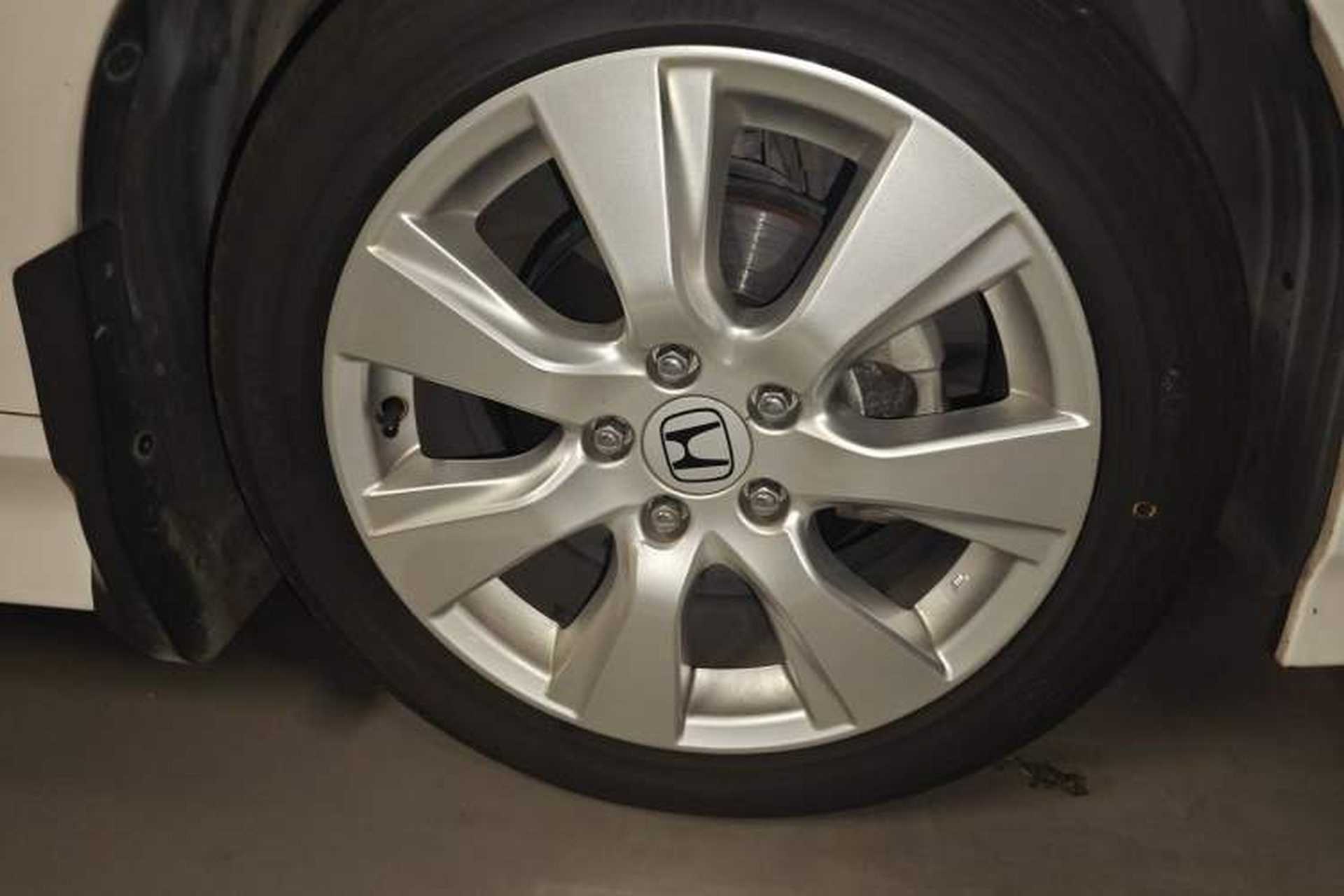 Used Honda Jade 2016 1.8L Automatic Comfort Elite Version 5 Seats Right Front Wheel Hub