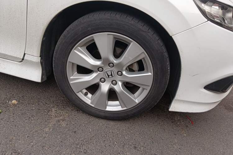 Used Honda Jade 2016 1.8L Automatic Comfort Version 5 Seats Right Front Wheel Hub