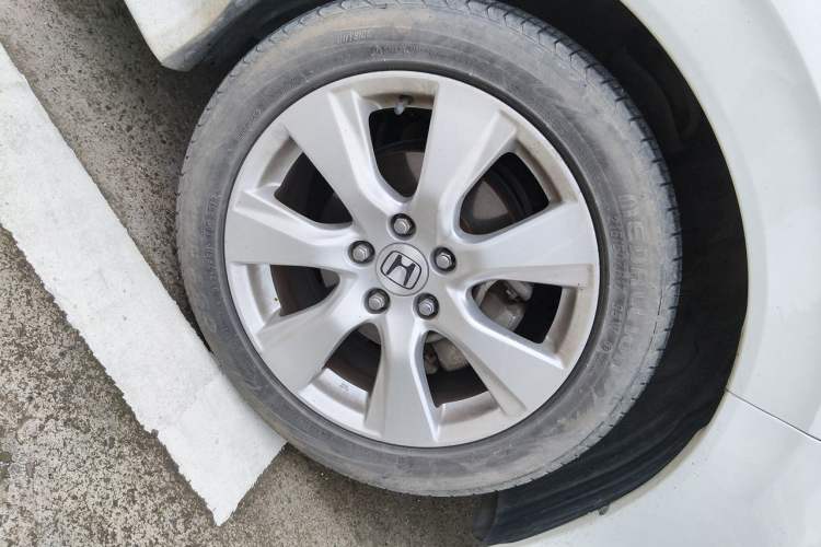 Used Honda Jade 2016 1.8L Automatic Comfort Elite Version 5 Seats Right Front Wheel Hub