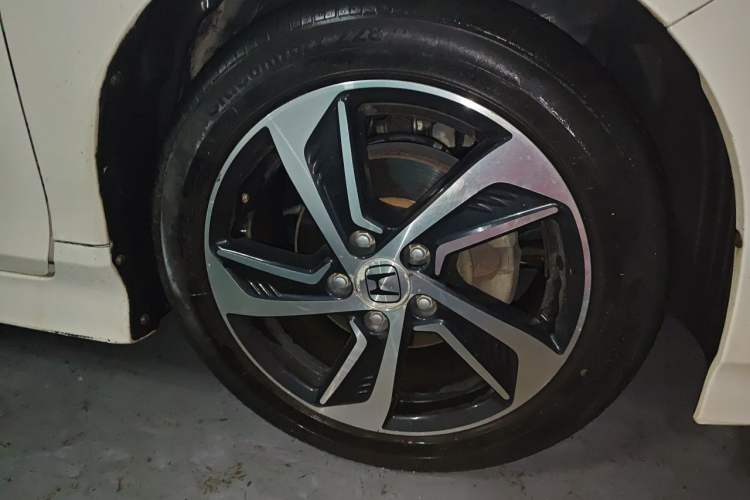 Used Honda Jade 2016 1.8L CVT Luxury Edition 5-seater Right Front Wheel Hub