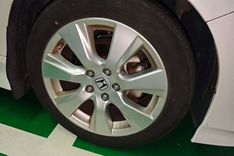 Used Honda Jade 2016 1.8L Automatic Comfort Elite Version 5 Seats Right Front Wheel Hub