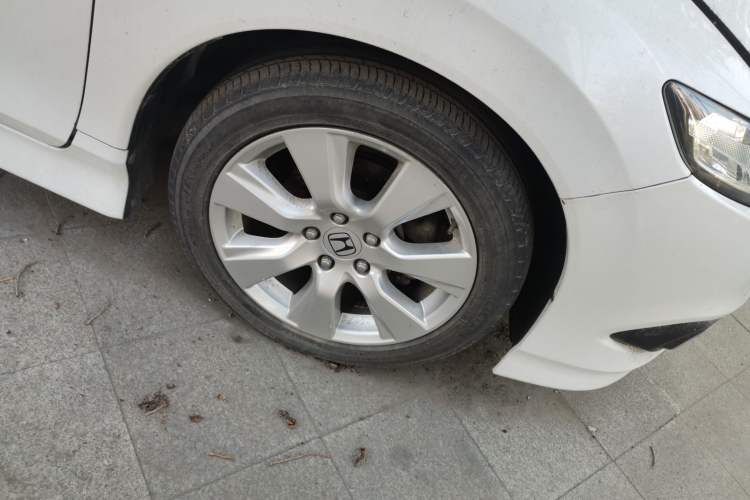 Used Honda Jade 2016 1.8L Automatic Comfort Elite Version 5 Seats Right Front Wheel Hub
