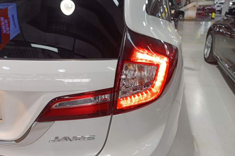 Used Honda Jade 2016 1.8L Automatic Comfort Elite Version 5 Seats Right Rear Taillight