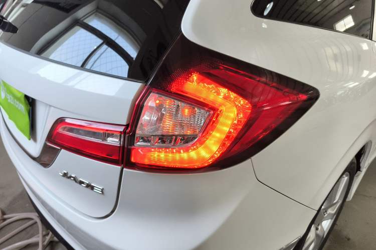 Used Honda Jade 2016 1.8L Automatic Comfort Elite Version 5 Seats Right Rear Taillight
