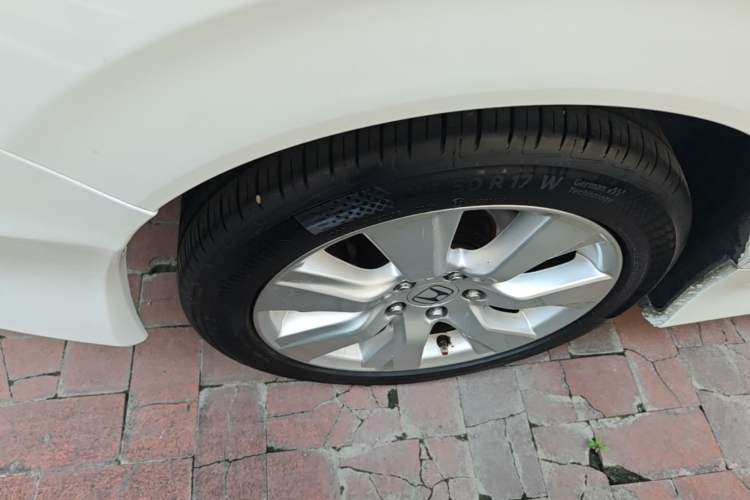 Used Honda Jade 2016 1.8L Automatic Comfort Elite Version 5 Seats Right Rear Wheel Hub