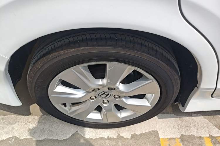 Used Honda Jade 2016 1.8L Automatic Comfort Elite Version 5 Seats Right Rear Wheel Hub