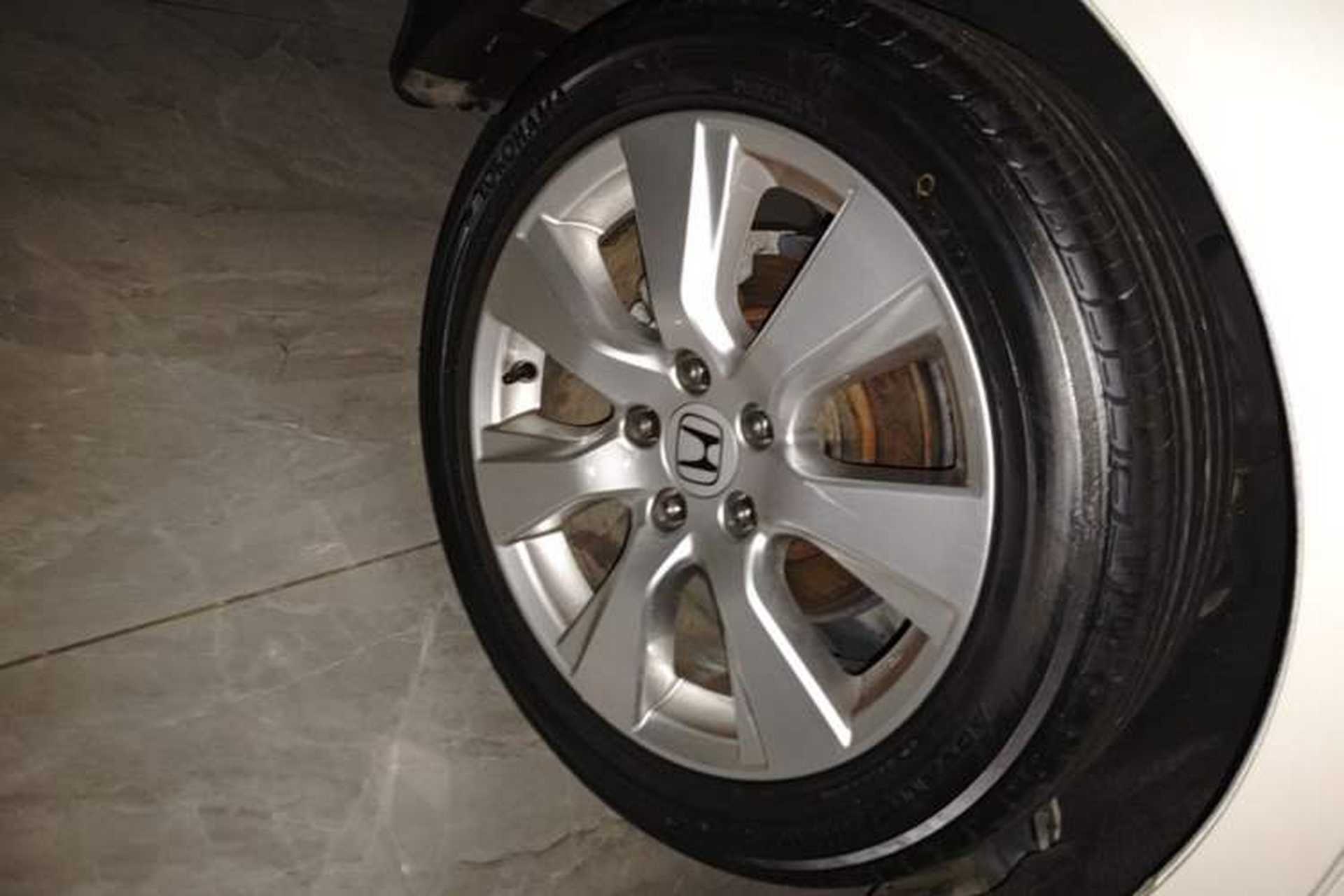 Used Honda Jade 2016 1.8L Automatic Comfort Elite Version 5 Seats Right Rear Wheel Hub